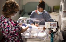 El Hospital Centennial Hills ahora ofrece tecnología de transmisión de video para padres de pacientes de cuidados intensivos neonatales